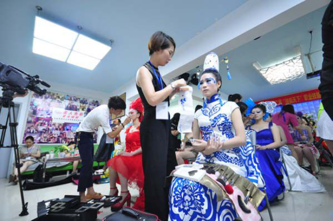 牡丹江化妆跟妆